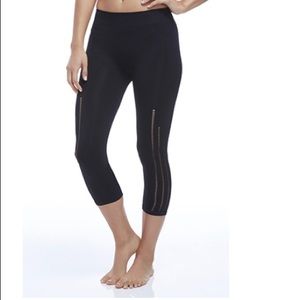 Seamless cut out leggings capris